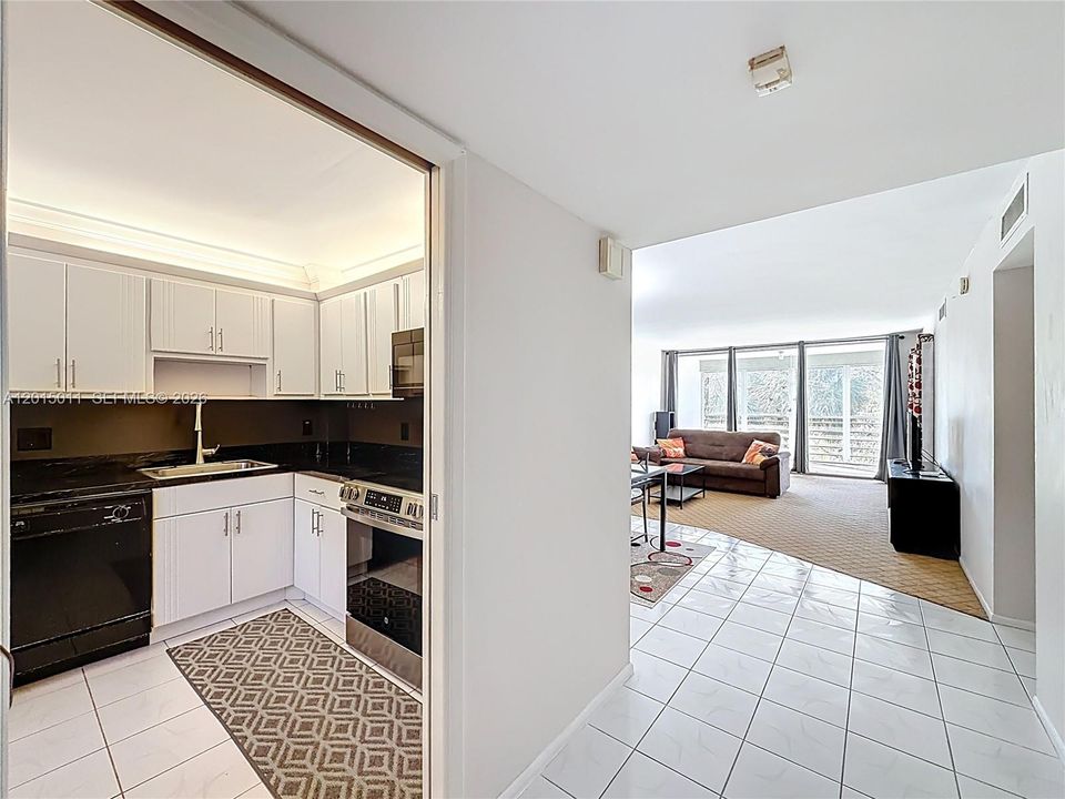 Active With Contract: $1,900 (2 beds, 2 baths, 1064 Square Feet)