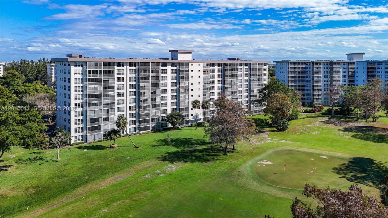 Active With Contract: $1,900 (2 beds, 2 baths, 1064 Square Feet)