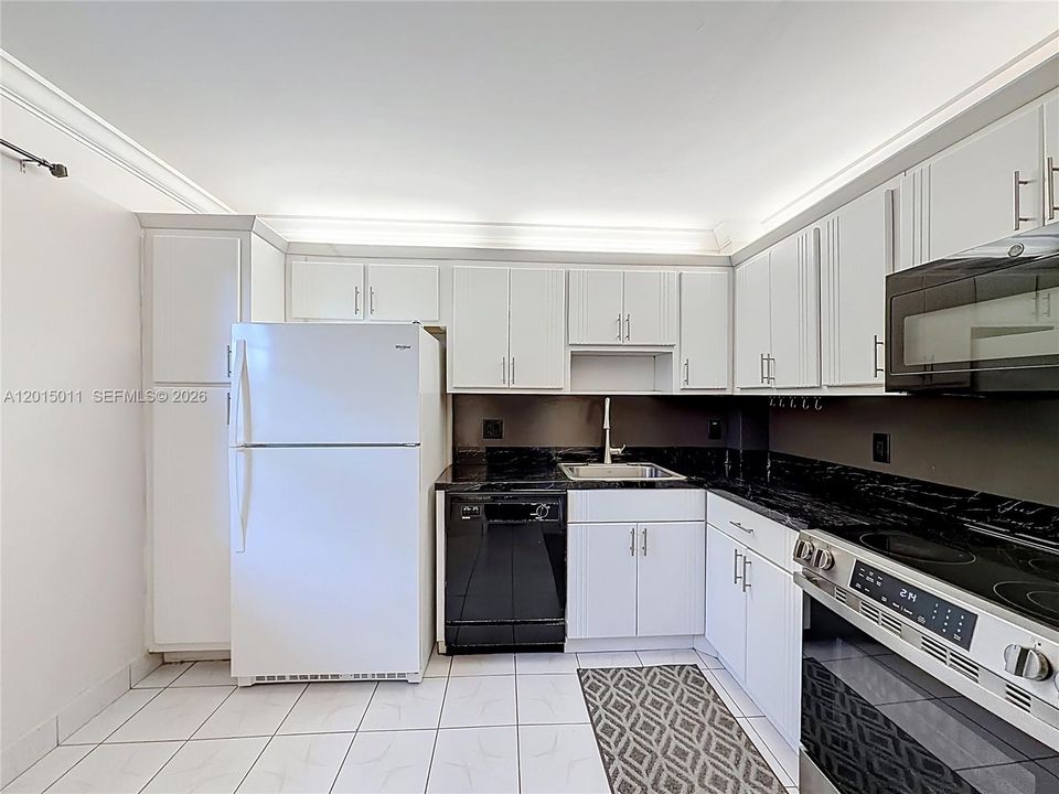 Active With Contract: $1,900 (2 beds, 2 baths, 1064 Square Feet)