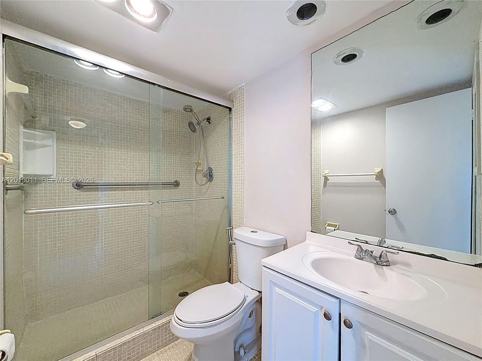 Active With Contract: $1,900 (2 beds, 2 baths, 1064 Square Feet)