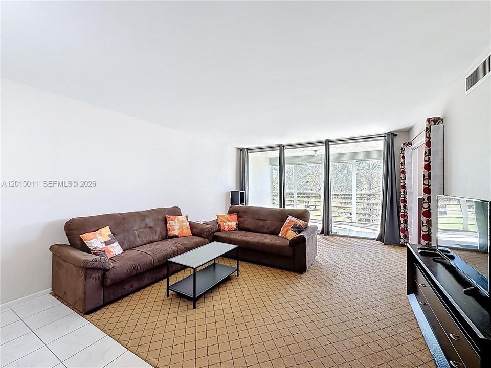 Active With Contract: $1,900 (2 beds, 2 baths, 1064 Square Feet)