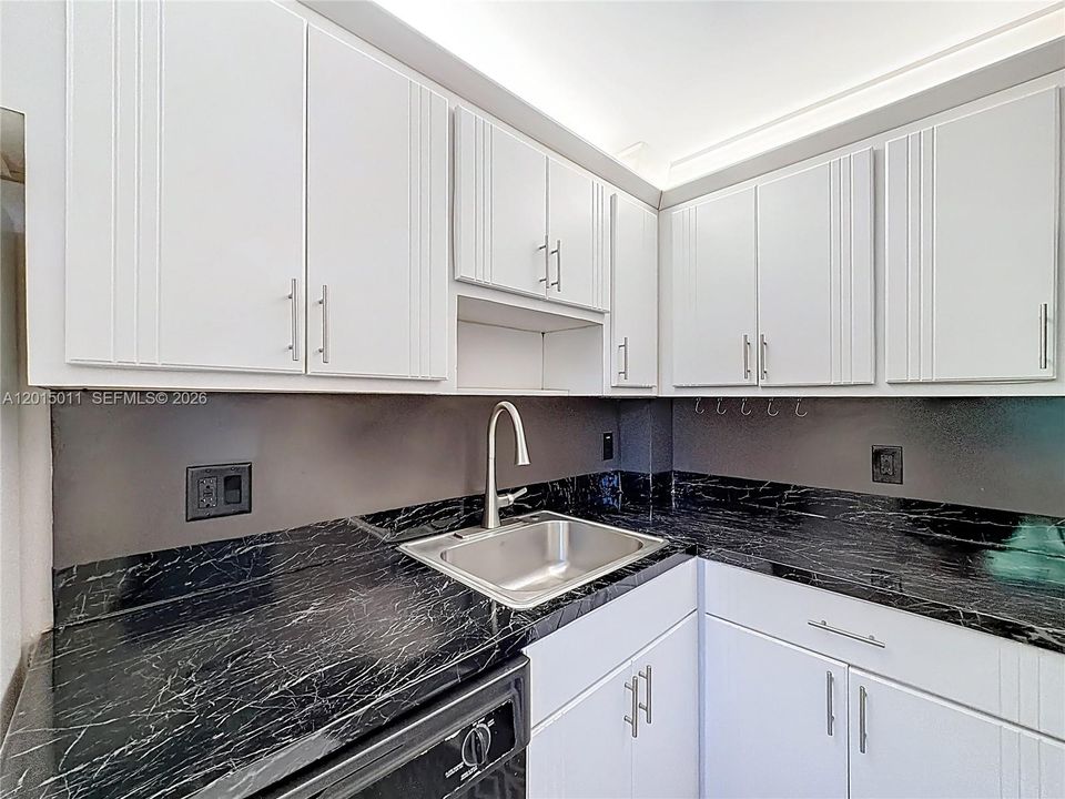 Active With Contract: $1,900 (2 beds, 2 baths, 1064 Square Feet)