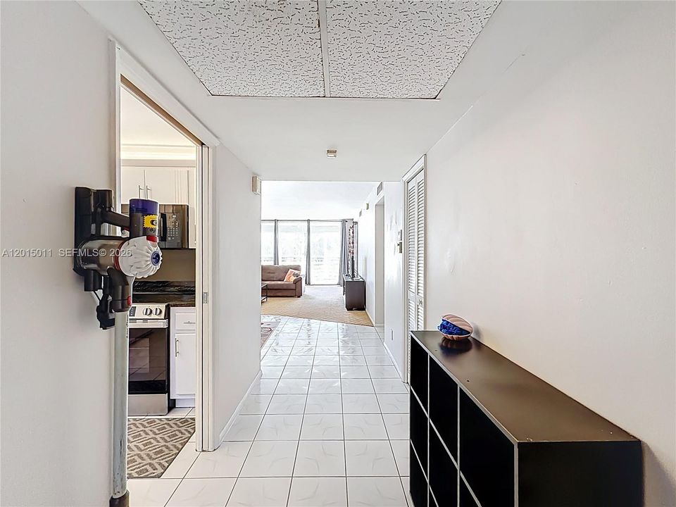 Active With Contract: $1,900 (2 beds, 2 baths, 1064 Square Feet)