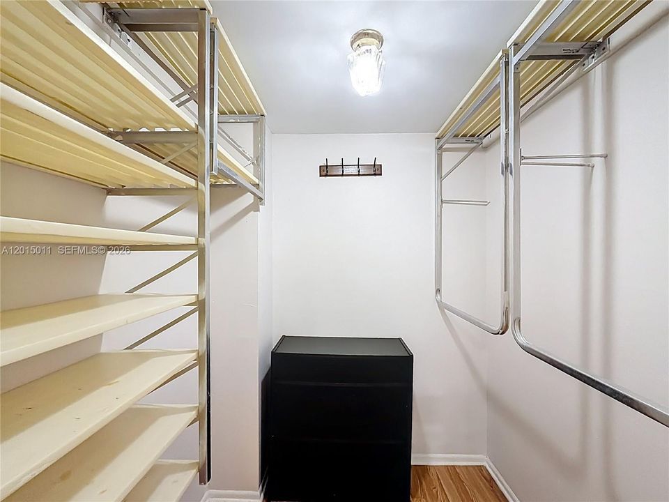 Active With Contract: $1,900 (2 beds, 2 baths, 1064 Square Feet)