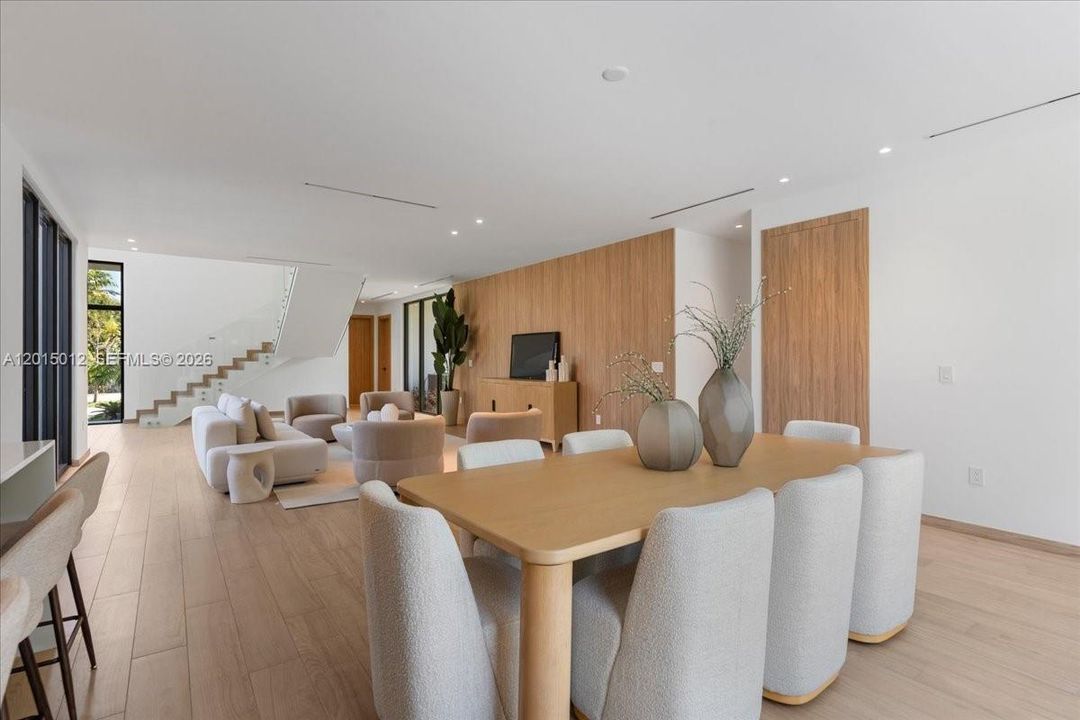 For Sale: $2,945,000 (5 beds, 5 baths, 3679 Square Feet)