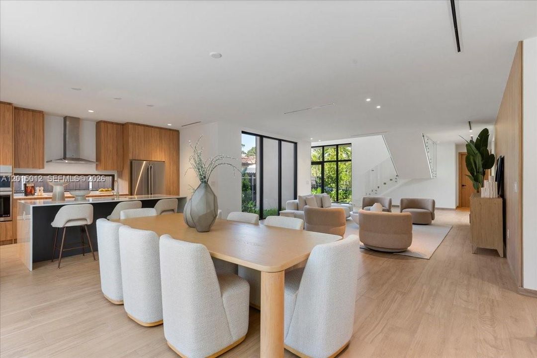 For Sale: $2,945,000 (5 beds, 5 baths, 3679 Square Feet)