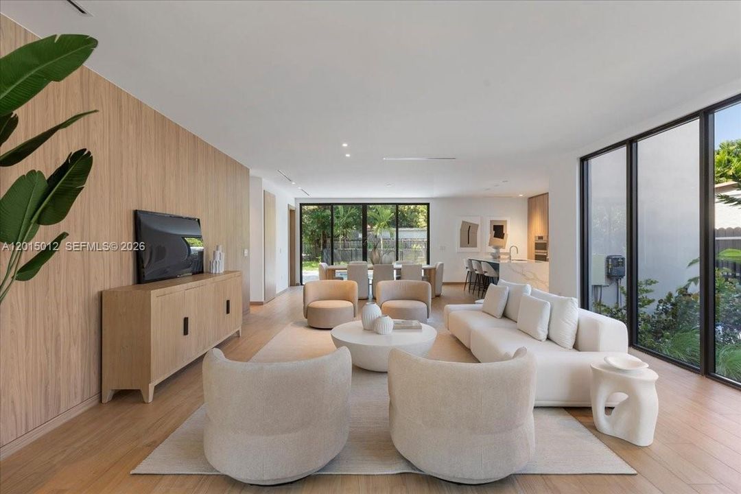 For Sale: $2,945,000 (5 beds, 5 baths, 3679 Square Feet)