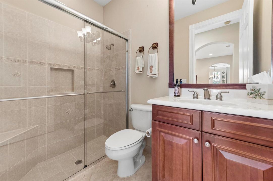 20 Bathroom 04