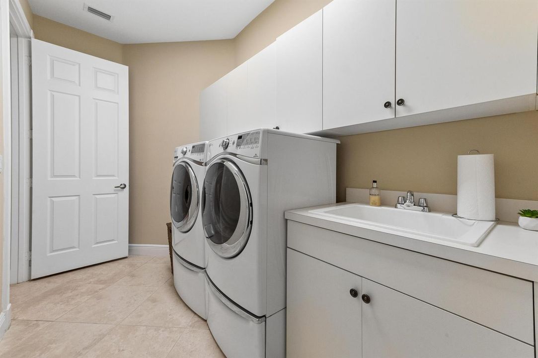 23 Laundry room 01