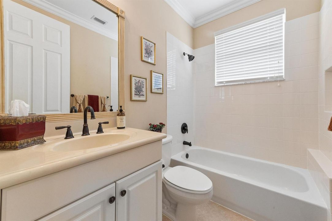 43 Bathroom 01