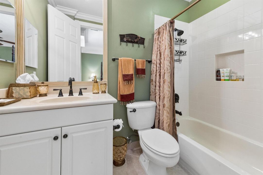 38 Bathroom 01