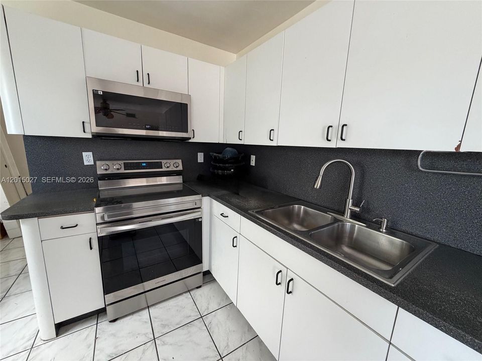 Active With Contract: $3,250 (4 beds, 2 baths, 1766 Square Feet)