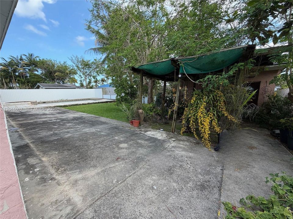 Active With Contract: $3,250 (4 beds, 2 baths, 1766 Square Feet)