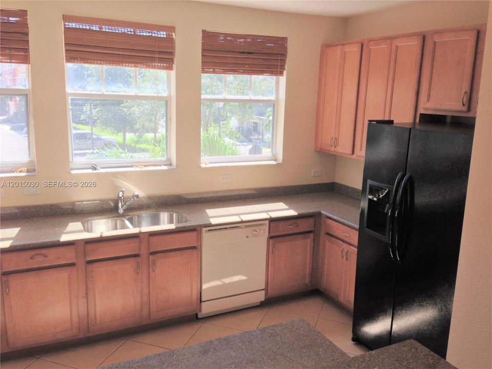 В аренду: $2,750 (3 спален, 2 ванн, 1448 Квадратных фут)