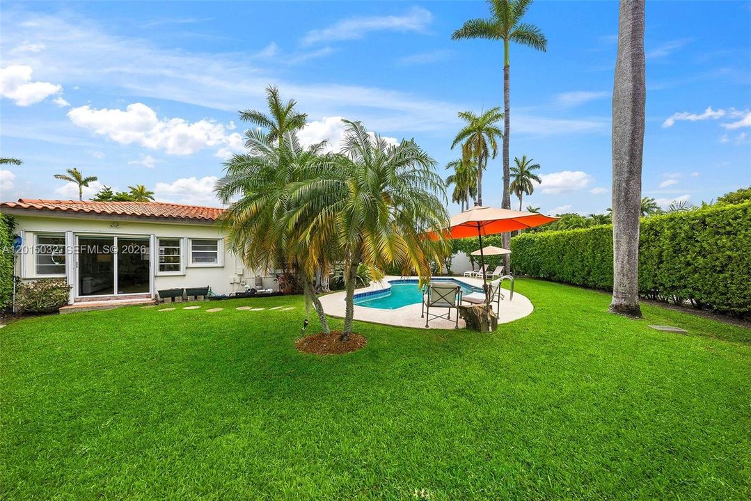 For Sale: $5,499,000 (5 beds, 4 baths, 2663 Square Feet)