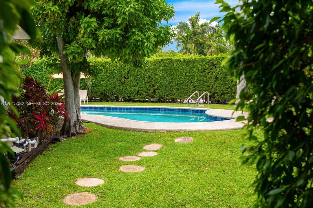 For Sale: $5,499,000 (5 beds, 4 baths, 2663 Square Feet)