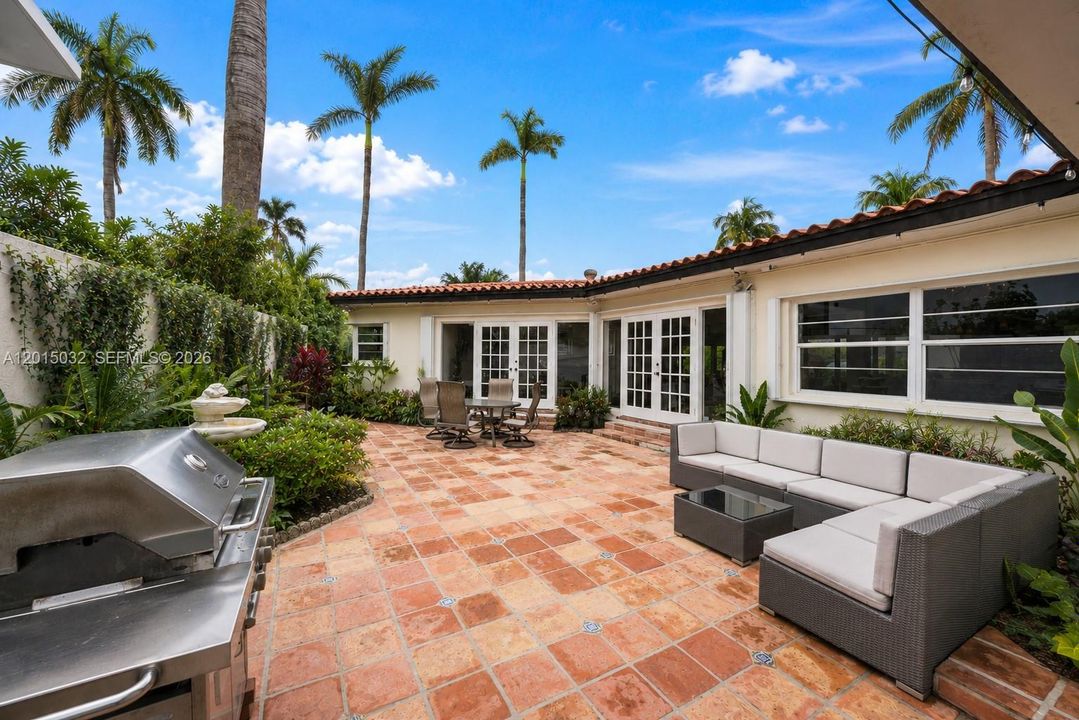 For Sale: $5,499,000 (5 beds, 4 baths, 2663 Square Feet)