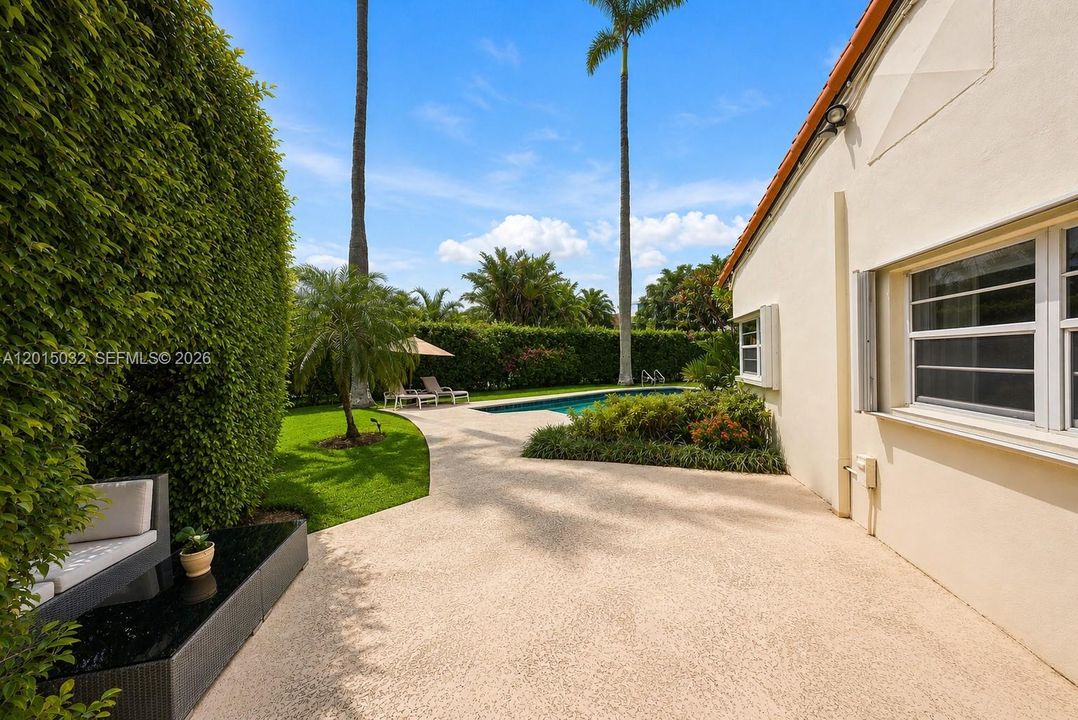 For Sale: $5,499,000 (5 beds, 4 baths, 2663 Square Feet)
