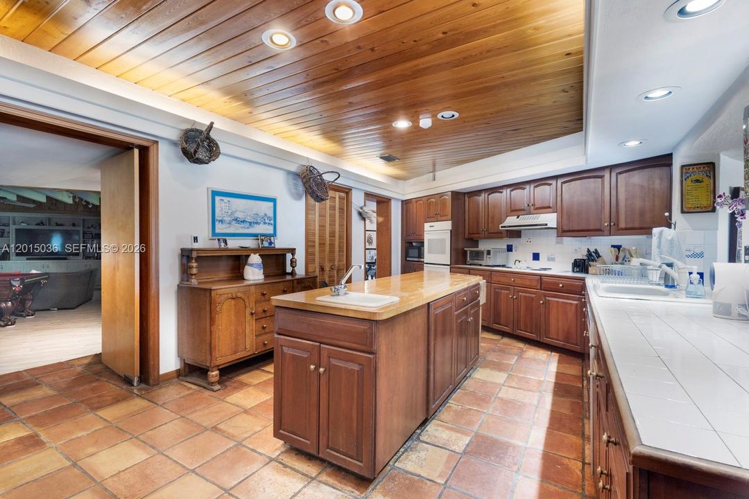 For Sale: $8,399,000 (5 beds, 4 baths, 5690 Square Feet)