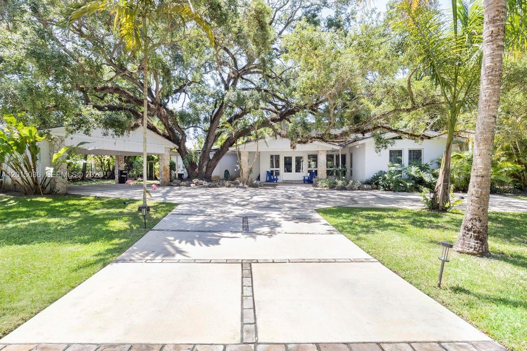 For Sale: $8,399,000 (5 beds, 4 baths, 5690 Square Feet)