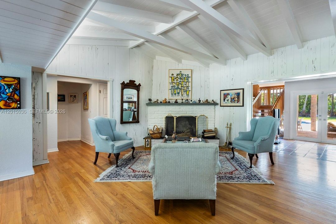 For Sale: $8,399,000 (5 beds, 4 baths, 5690 Square Feet)