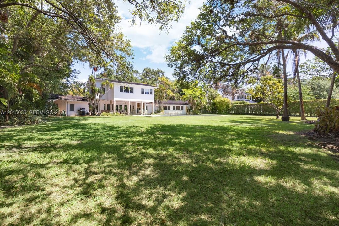 For Sale: $8,399,000 (5 beds, 4 baths, 5690 Square Feet)