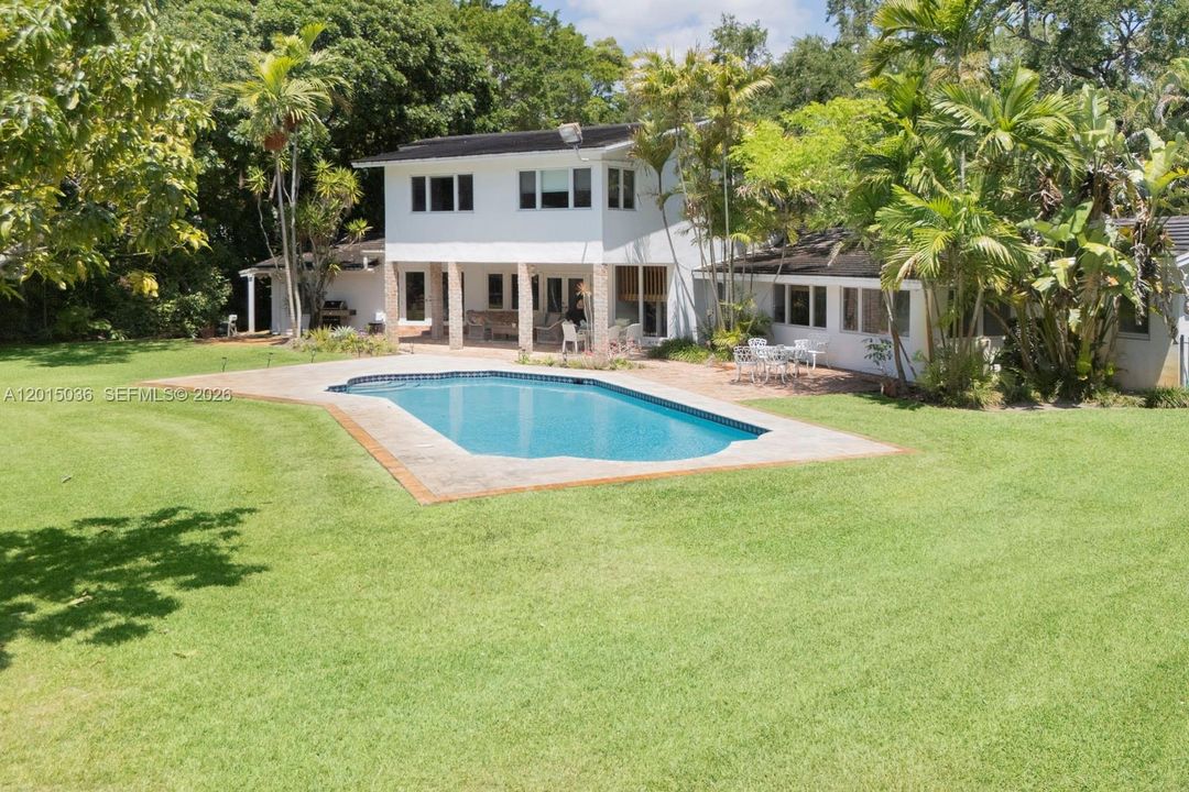 For Sale: $8,399,000 (5 beds, 4 baths, 5690 Square Feet)