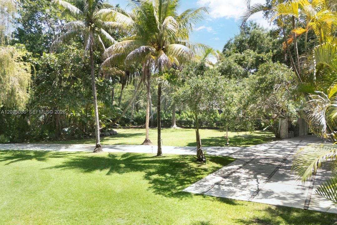 For Sale: $8,399,000 (5 beds, 4 baths, 5690 Square Feet)