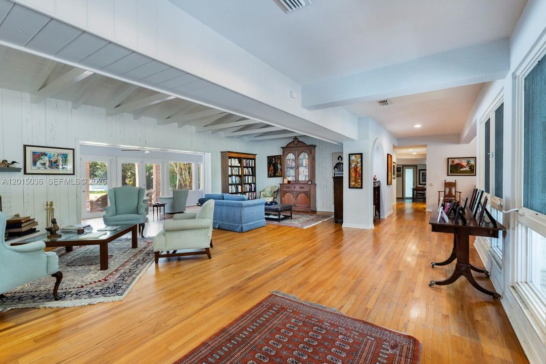 For Sale: $8,399,000 (5 beds, 4 baths, 5690 Square Feet)
