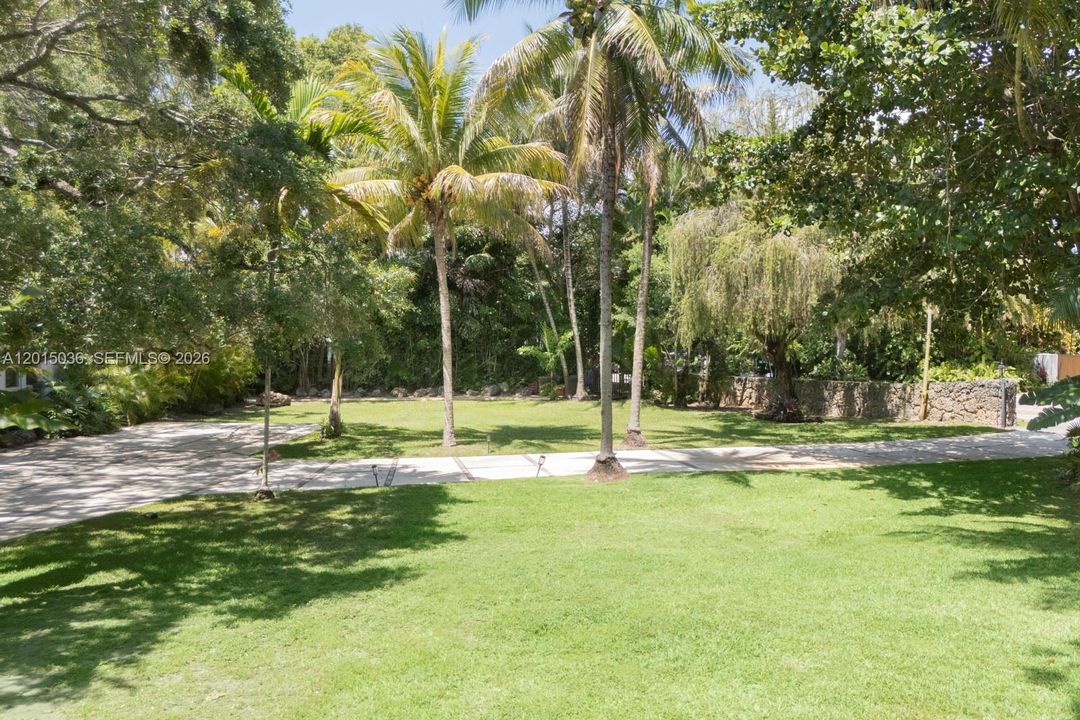 For Sale: $8,399,000 (5 beds, 4 baths, 5690 Square Feet)