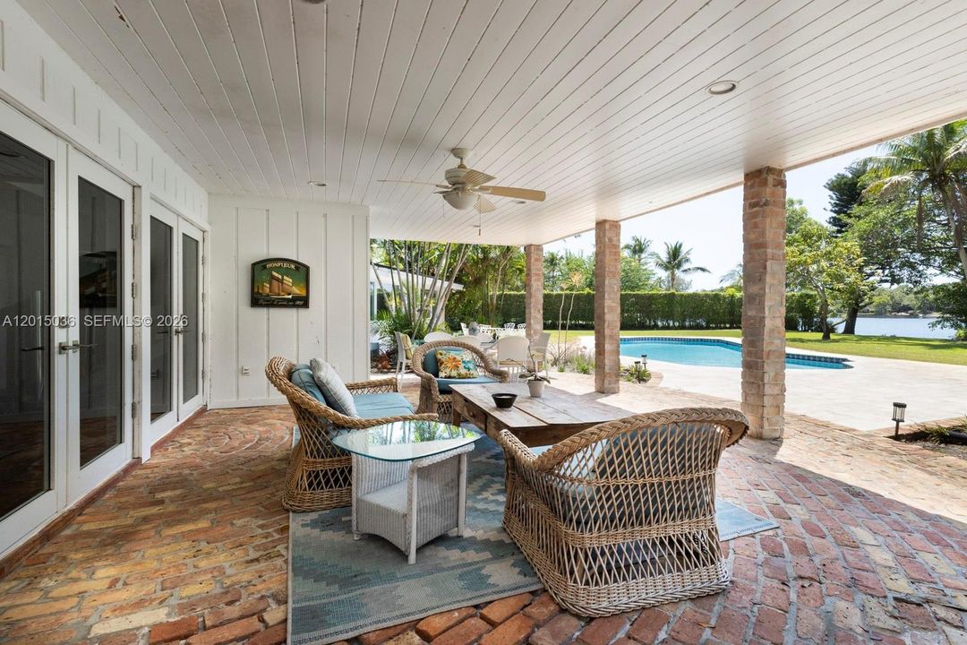 For Sale: $8,399,000 (5 beds, 4 baths, 5690 Square Feet)