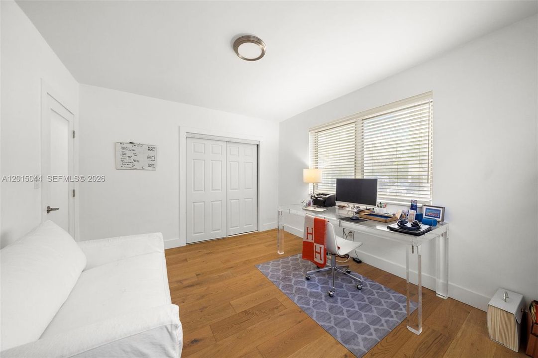 For Sale: $498,000 (2 beds, 1 baths, 930 Square Feet)