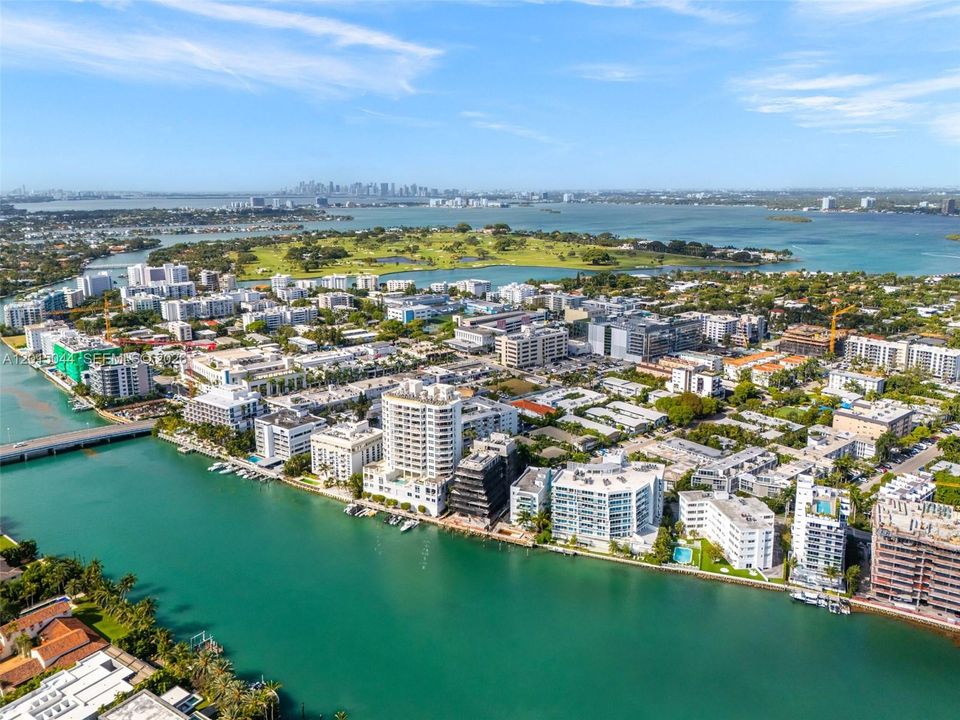 For Sale: $498,000 (2 beds, 1 baths, 930 Square Feet)