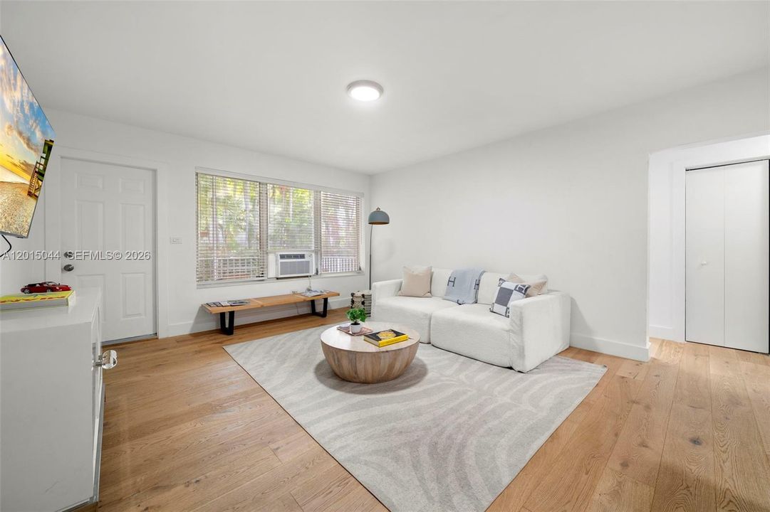 For Sale: $498,000 (2 beds, 1 baths, 930 Square Feet)