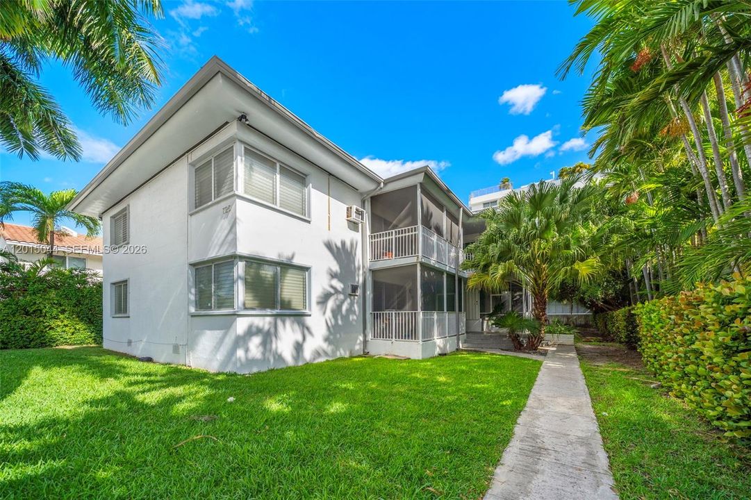 For Sale: $498,000 (2 beds, 1 baths, 930 Square Feet)