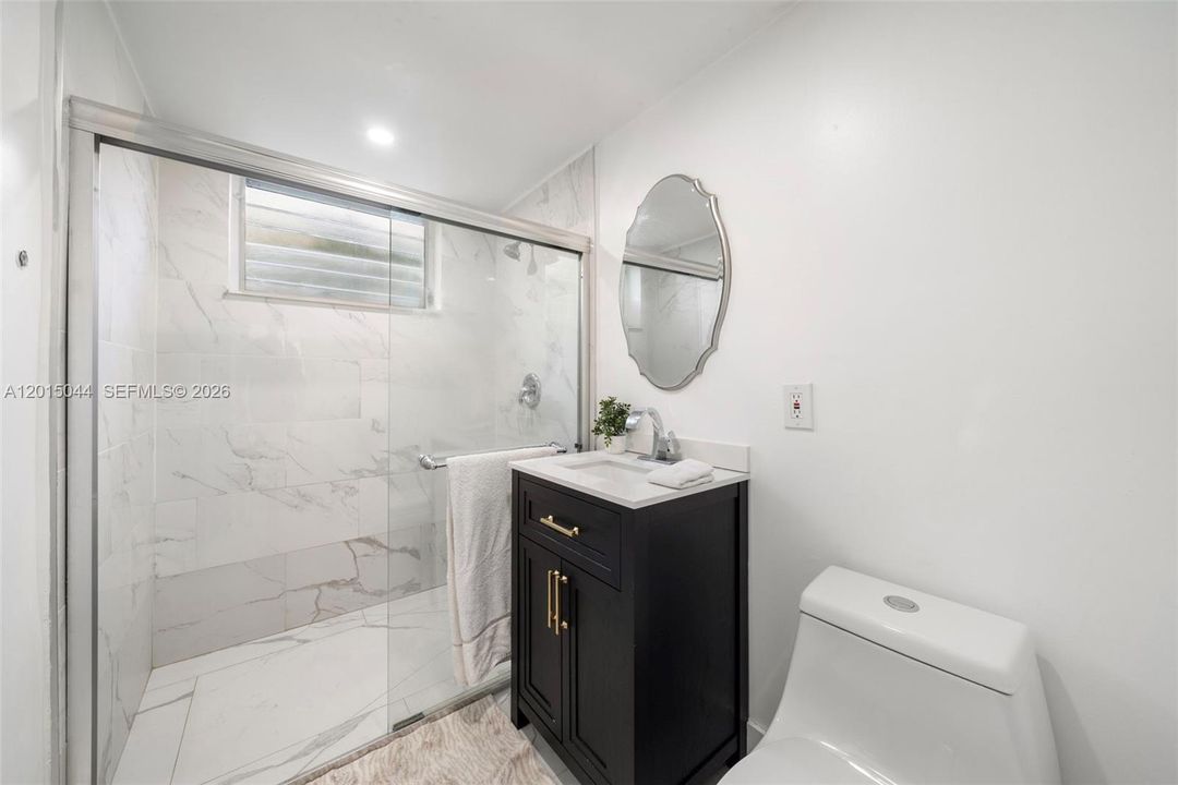 For Sale: $498,000 (2 beds, 1 baths, 930 Square Feet)
