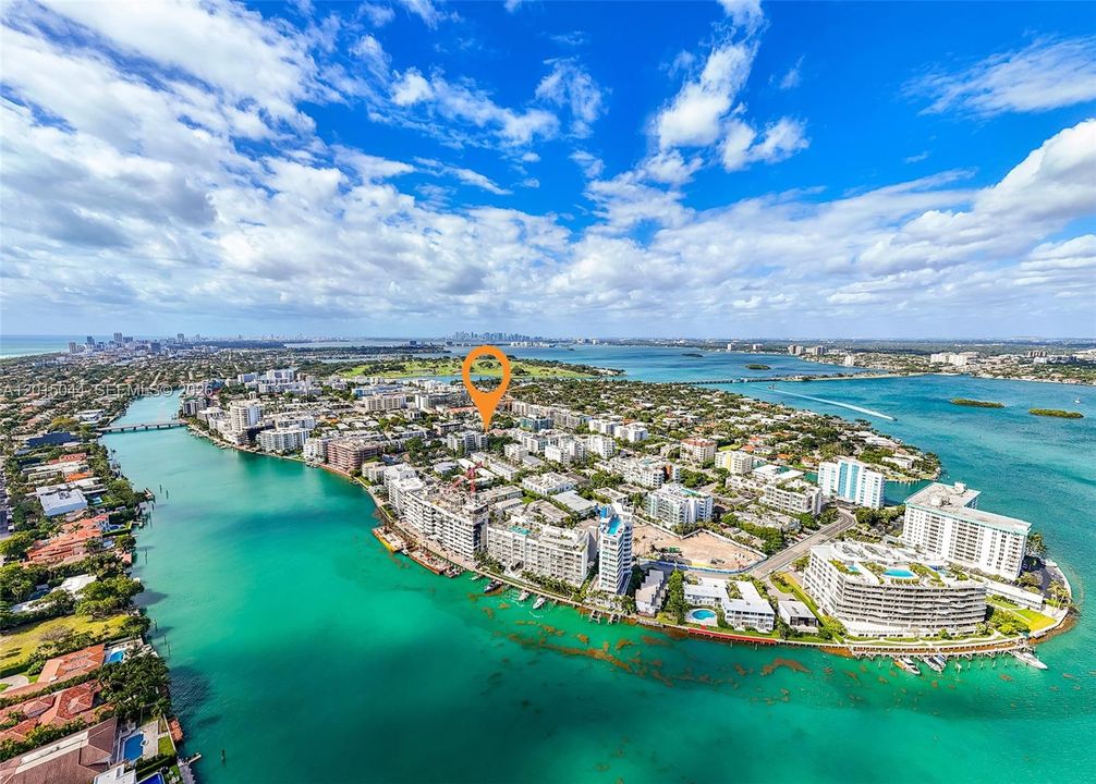 For Sale: $498,000 (2 beds, 1 baths, 930 Square Feet)