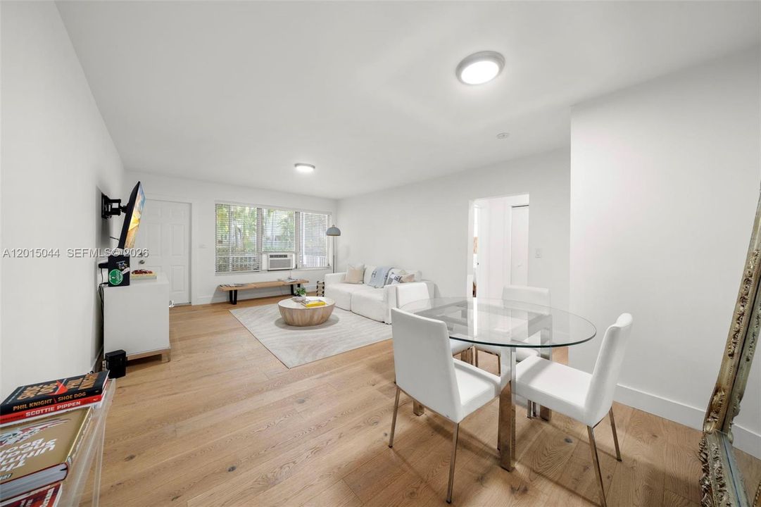 For Sale: $498,000 (2 beds, 1 baths, 930 Square Feet)