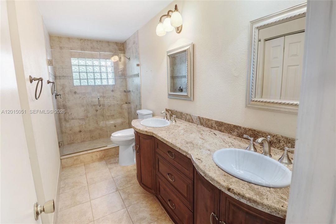 Activo con contrato: $674,999 (4 camas, 2 baños, 2268 Pies cuadrados)