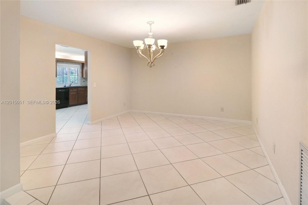 Activo con contrato: $674,999 (4 camas, 2 baños, 2268 Pies cuadrados)