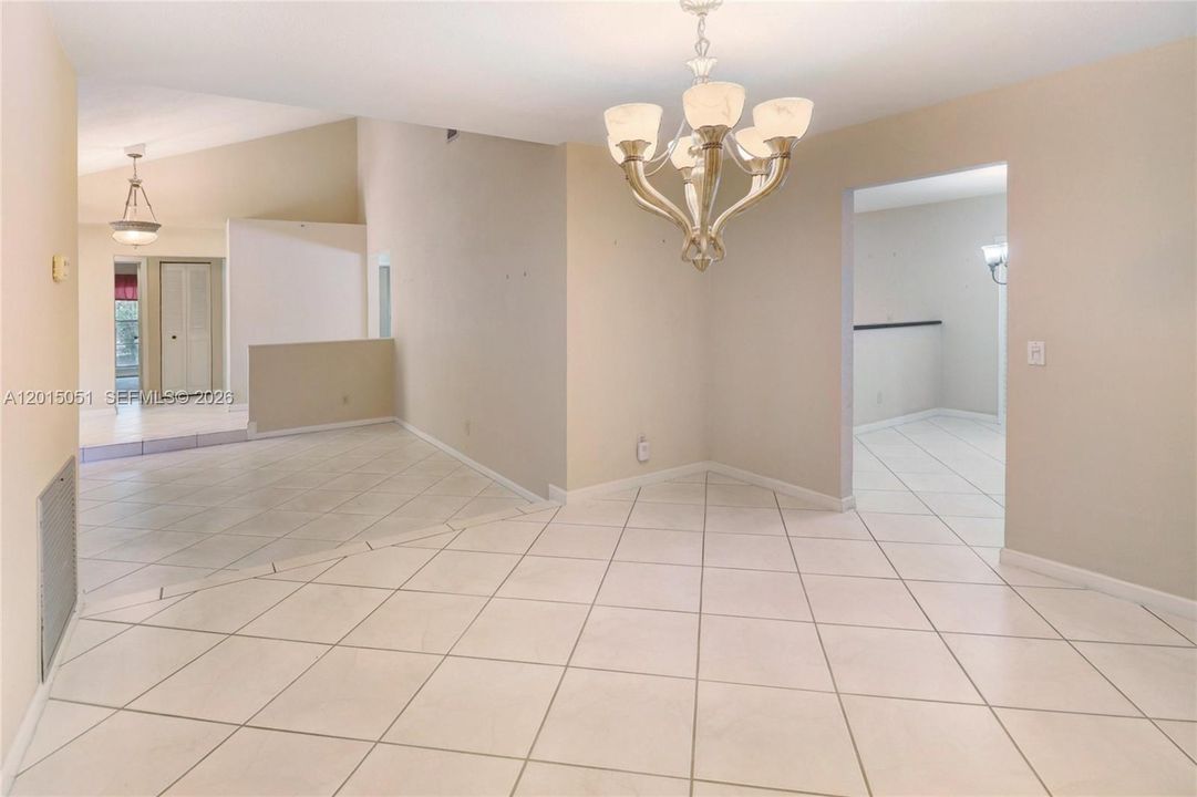 Activo con contrato: $674,999 (4 camas, 2 baños, 2268 Pies cuadrados)