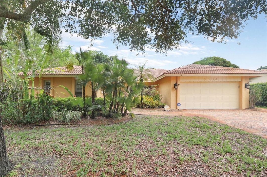 Activo con contrato: $674,999 (4 camas, 2 baños, 2268 Pies cuadrados)