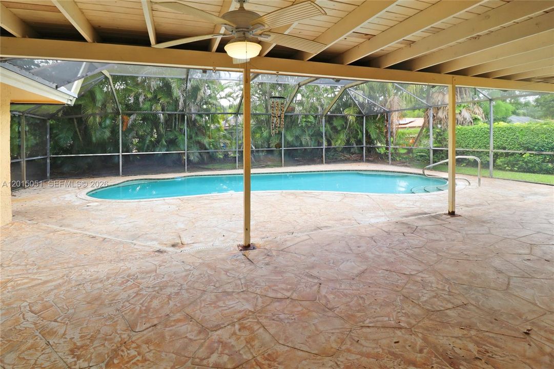 Activo con contrato: $674,999 (4 camas, 2 baños, 2268 Pies cuadrados)