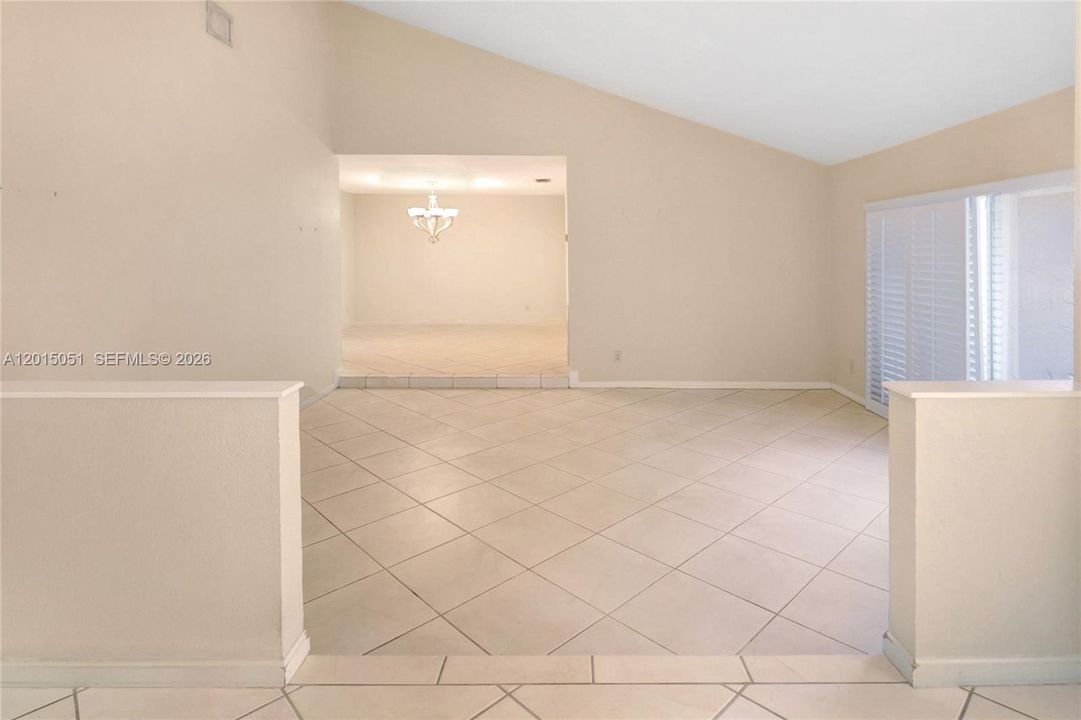 Activo con contrato: $674,999 (4 camas, 2 baños, 2268 Pies cuadrados)
