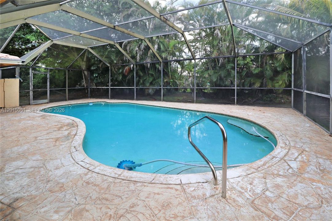 Activo con contrato: $674,999 (4 camas, 2 baños, 2268 Pies cuadrados)