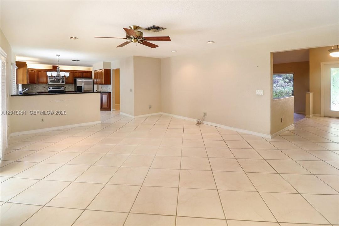 Activo con contrato: $674,999 (4 camas, 2 baños, 2268 Pies cuadrados)