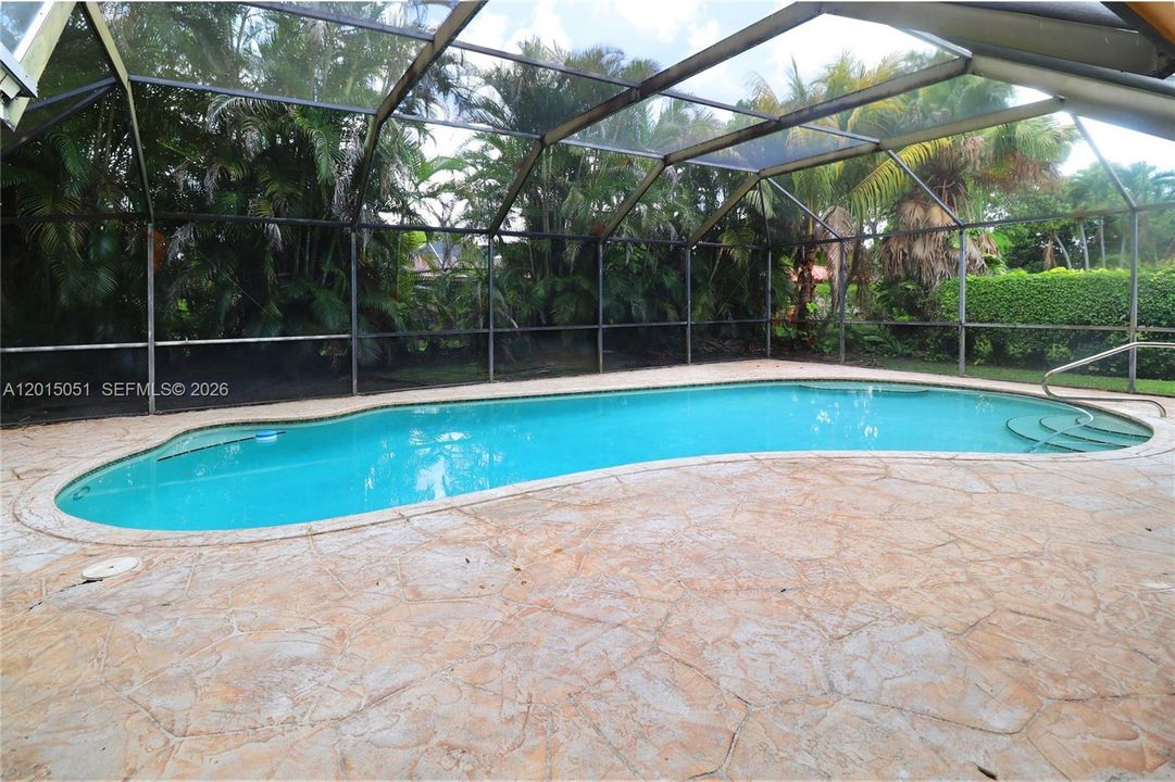 Activo con contrato: $674,999 (4 camas, 2 baños, 2268 Pies cuadrados)