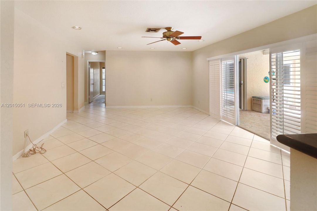 Activo con contrato: $674,999 (4 camas, 2 baños, 2268 Pies cuadrados)