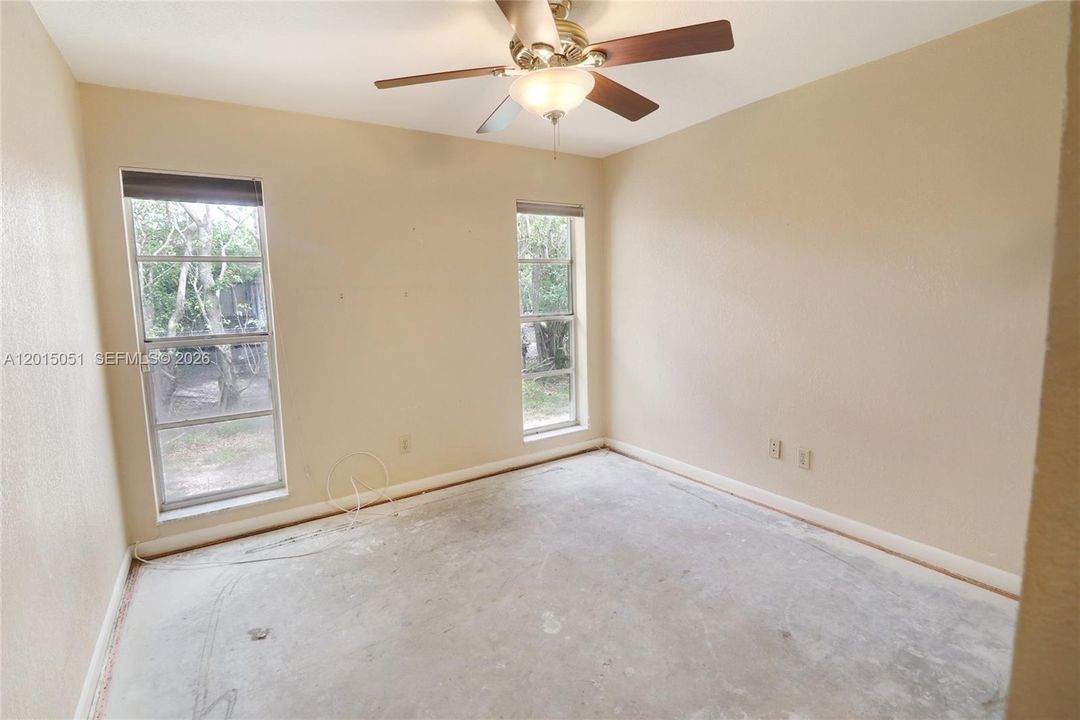 Activo con contrato: $674,999 (4 camas, 2 baños, 2268 Pies cuadrados)
