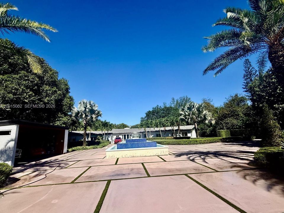 Front Patio with Fountaine and Garage